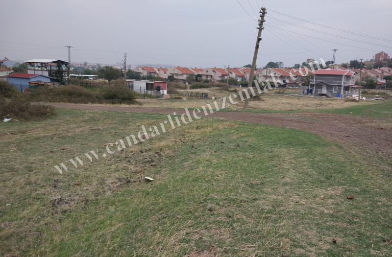 Çandarlı Özlem ‘de Satılık Düzde Mükemmel Arsa
