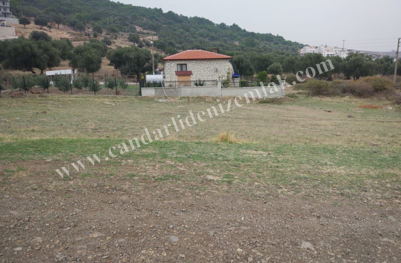 Çandarlı Özlem ‘de Satılık Düzde Mükemmel Arsa