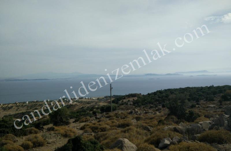 Çandarlı Özlem Sitesinde Satılık Yarım Parsel